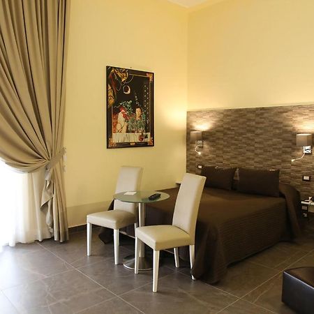 Boutique Hotel Piazza Carita Naples Extérieur photo