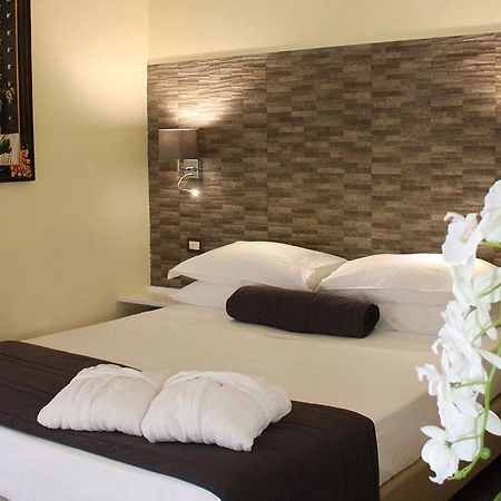 Boutique Hotel Piazza Carita Naples Extérieur photo