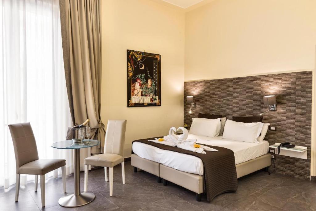 Boutique Hotel Piazza Carita Naples Extérieur photo