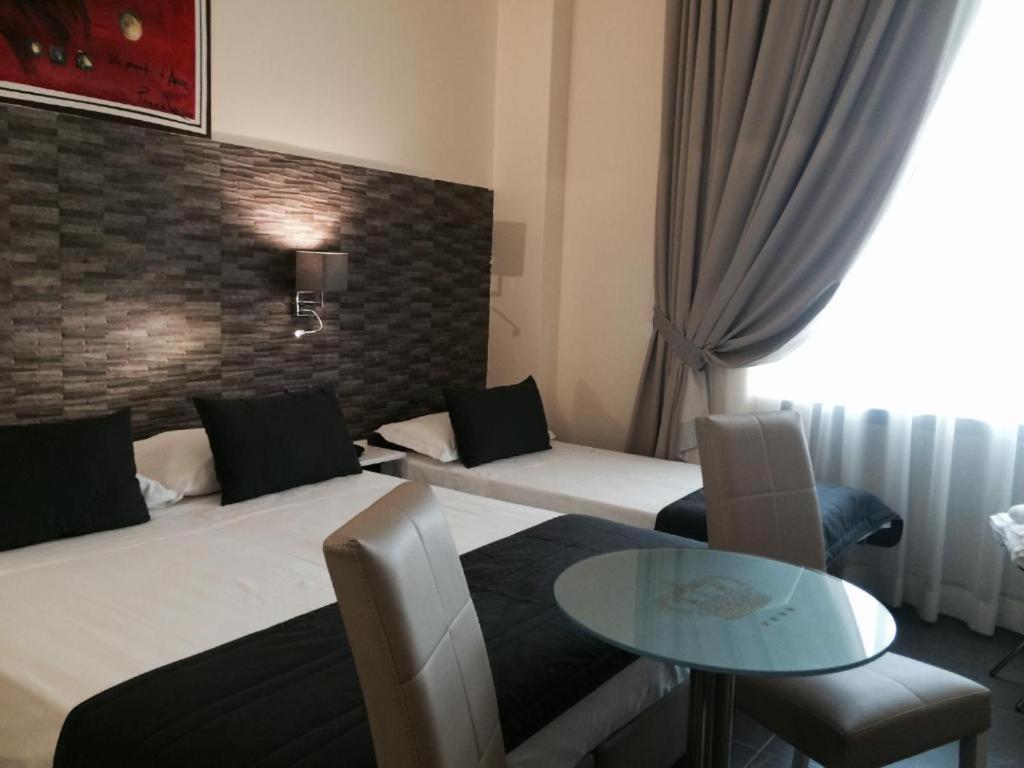 Boutique Hotel Piazza Carita Naples Extérieur photo