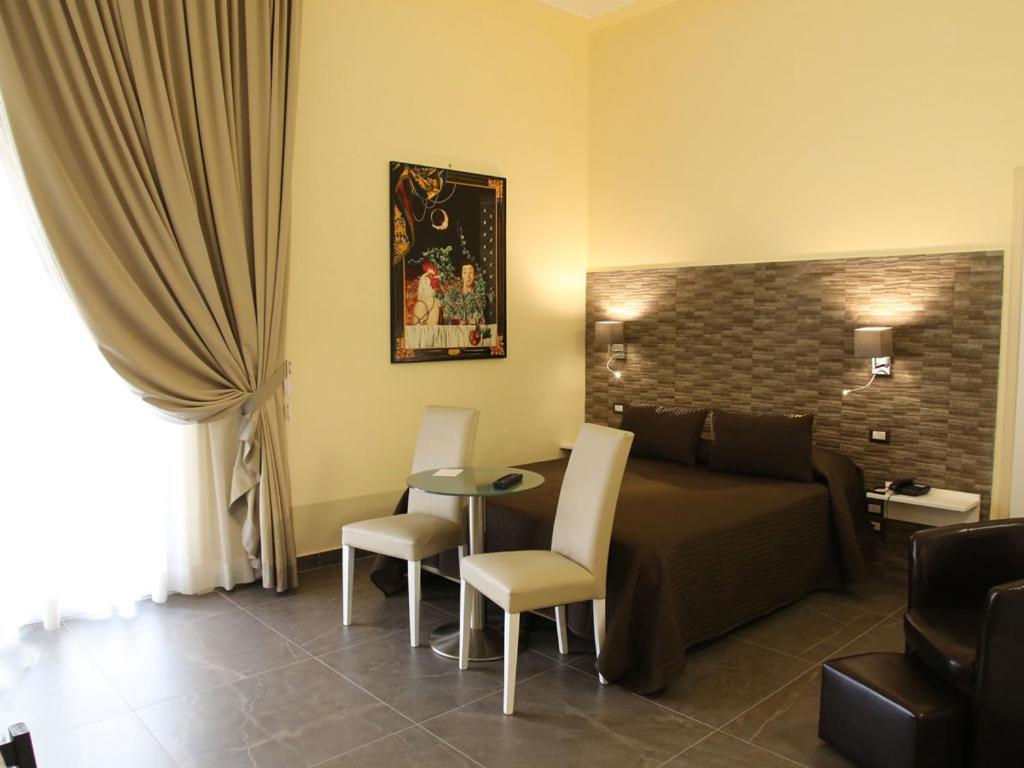 Boutique Hotel Piazza Carita Naples Extérieur photo