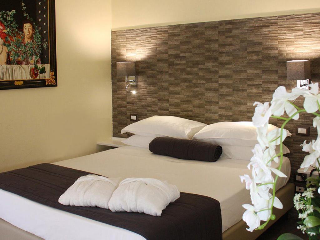 Boutique Hotel Piazza Carita Naples Extérieur photo